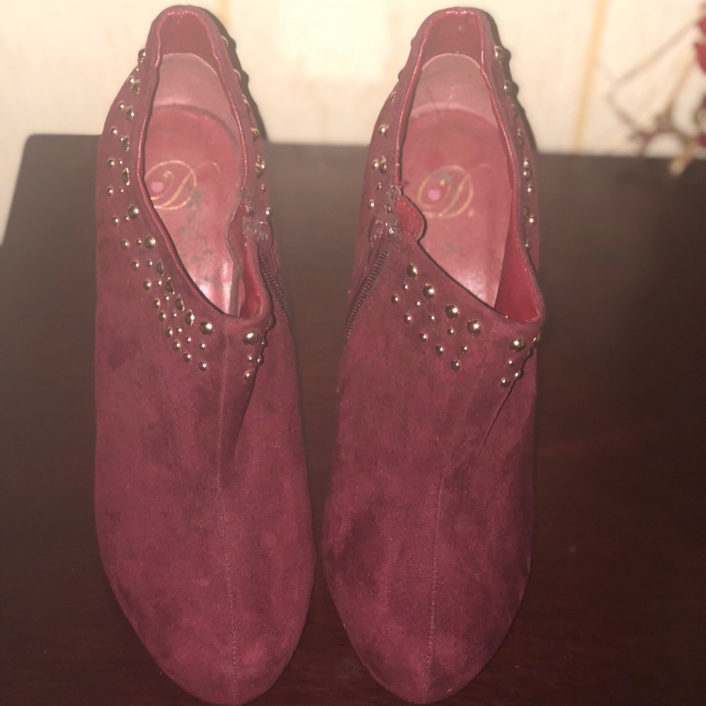 Maroon boots with heels